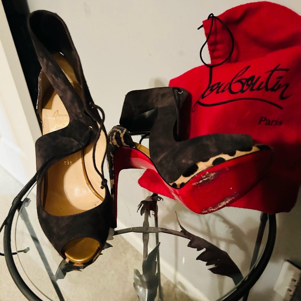 CHRISTIAN LOUBOUTIN gently wore. I haven’t wore in over a year. - Picture 6 of 6
